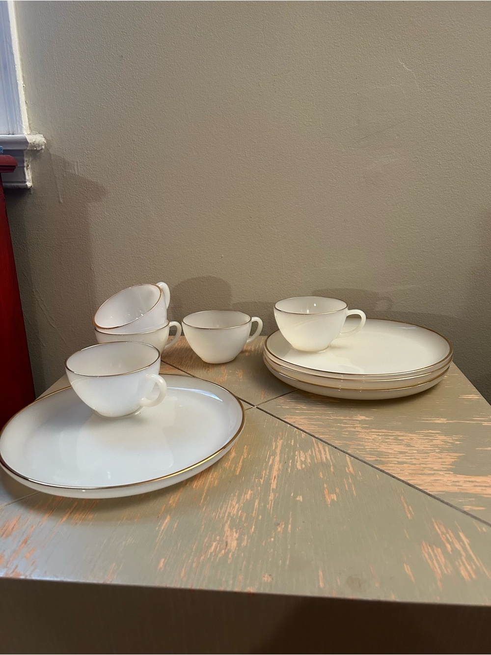 VINTAGE50s/60s Fire King White Swirl Milk Glass SnackSet Round with Gold Trim x4